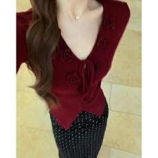批发新年穿搭红色立体花朵v领针织毛衣连衣裙子女秋冬包臀裙两件<b class='q'>套装</b>