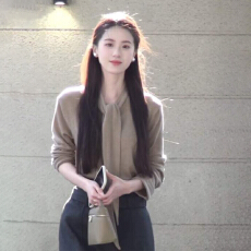 批发春季新款2026韩系穿搭设计感小众燕麦色温柔风气质长袖系带<b class='q'>衬衫</b>女