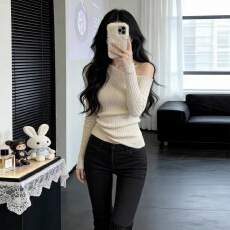 批发2026新款纯欲风白色斜肩长袖<b class='q'>针织衫</b>女秋冬韩系收腰显瘦性感风上衣