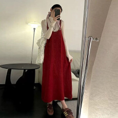 批发秋冬超火一整套独特漂亮<b class='q'>吊带</b>连衣裙子2026新款叠穿长袖打底衫套装