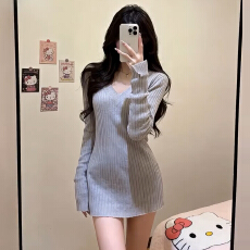 批发法式灰色v领针织连衣裙子女秋冬季2026新款气质修身内搭<b class='q'>毛衣</b>短裙