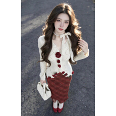 批发新年战袍姐系贵感红色<b class='q'>连衣裙</b>子女<b class='q'>冬季</b>2026超火穿搭一整套装长裙