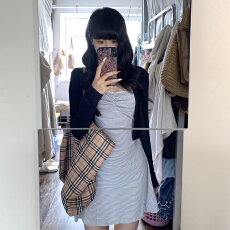 批发早秋韩系氛围感穿搭一整套女2026年新款条纹吊带连衣裙子两件套装