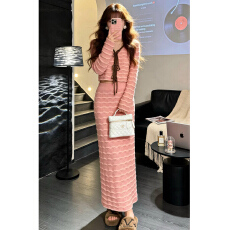 批发法式复古撞色绑带针织连衣裙子女2026新款早春季粉色条纹穿搭套装