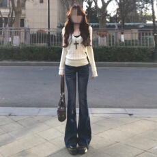 批发辣妹小众修身显瘦<b class='q'>长袖</b>针织V领<b class='q'>打底衫</b>T恤女春季独特绝美白色小上衣