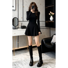批发法式赫本风黑色长袖连衣裙<b class='q'>女</b>秋冬季2026<b class='q'>新款</b>内搭打底收腰a字短裙
