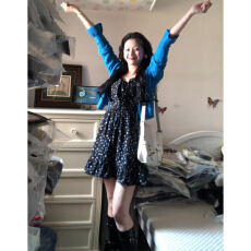 黑色吊带碎花连衣裙子女2026新款早春季小个子巨好看穿搭套装短裙