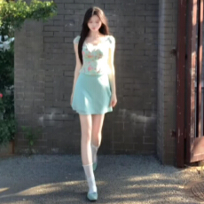 批发巨好看气质碎花连衣裙女<b class='q'>夏季</b>2026新款小个子韩系穿搭一整套装短裙