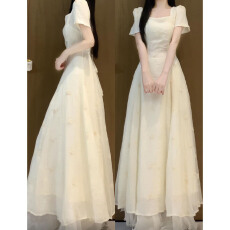 批发法式气质绝美白色短袖<b class='q'>连衣裙</b>女2026春季小个子高级感收腰显瘦长裙