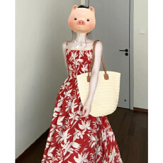 批发法式红色碎花吊带连衣裙女2026新款早春季海边假日高级感穿搭长裙