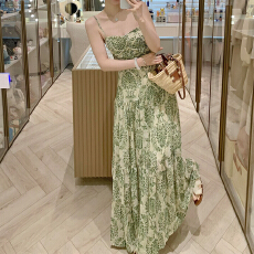 批发绿色碎花吊带连衣裙子女夏季2026<b class='q'>新款</b>海边度假法式气质高级感长裙
