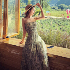 批发绿色碎花吊带连衣裙子女夏季2026<b class='q'>新款</b>海边度假法式气质高级感长裙