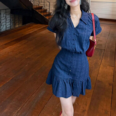 批发法式复古设计感V领短袖收腰<b class='q'>连衣裙</b>女2026新款小个子减龄包臀裙潮
