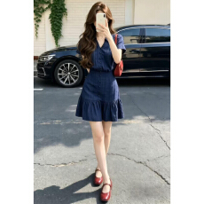 批发法式复古设计感V领短袖收腰<b class='q'>连衣裙</b>女2026新款小个子减龄包臀裙潮