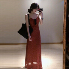 批发度假风法式红色碎花连衣裙子女2026新款<b class='q'>夏季</b>绝美漂亮掐腰吊带长裙