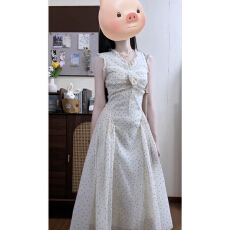 批发法式气质纯欲风V领波点连衣裙女夏季2026新款<b class='q'>荷叶边</b>收腰度假长裙