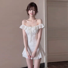 批发法式初恋一字肩白色<b class='q'>连衣裙</b>子女夏季清纯白月光收腰a字蕾丝边短裙