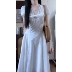 批发高级感法式白色v领连衣裙子女夏季2026新款<b class='q'>蕾丝</b>收腰显瘦气质<b class='q'>短裙</b>