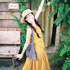 批发法式黄色无袖<b class='q'>连衣裙</b>女夏季2026新款独特漂亮高级感海边度假背心裙