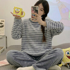 批发冬季法兰绒睡衣女保暖<b class='q'>情侣</b><b class='q'>家居服</b>条纹珊瑚绒套装舒适简约休闲爆款