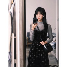 批发气质<b class='q'>套装</b>女法式复古黑色<b class='q'>丝绒</b>吊带连衣裙秋季长袖打底针织衫两件套