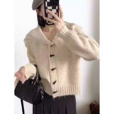 批发温柔风洋气甜美百搭长袖娃娃领<b class='q'>蕾丝</b>拼接花边牛角扣针织开衫毛衣女