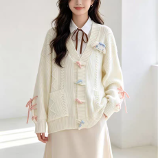批发慵懒风<b class='q'>宽松</b>外穿毛衣外套女装秋冬设计感牛角扣学院风绑带针织开衫