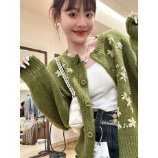 批发早秋绿色重工刺绣<b class='q'>花朵</b>针织开衫女2026新款宽松百搭显瘦毛衣外套女