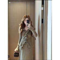 批发V领<b class='q'>毛衣</b>洋气设计感<b class='q'>荷叶边</b>上衣半身裙两件套秋温柔针织套装