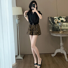 批发官图  小个子时尚套装女2026夏季新款设计感上衣豹纹<b class='q'>短裤</b>两件套潮