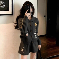 批发官图  韩版时尚软糯休闲毛衣套装女2025秋冬气质上衣短裤两件套潮