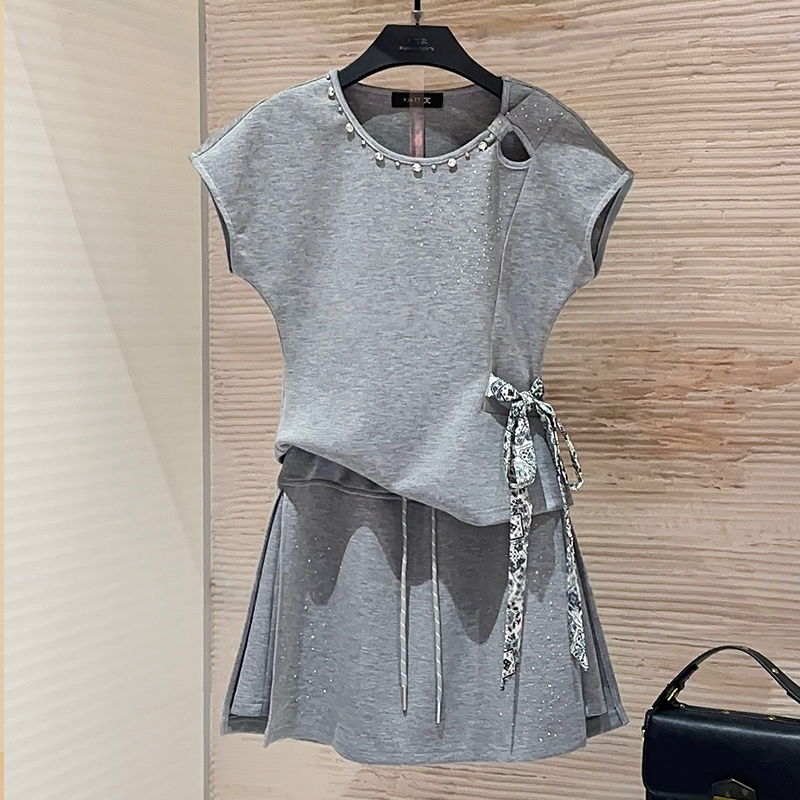高含棉休闲套装女夏季新款灰色烫钻上衣裙裤两件套 服裝批發女裝批發服飾貨源