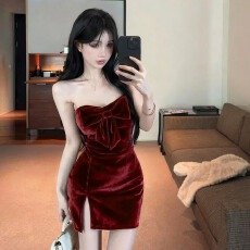 批发夜场女装气质性感抹胸带胸垫挂脖<b class='q'>连衣裙</b>女高级感红色丝绒包臀短裙