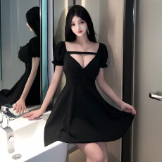 批发夜场辣妹<b class='q'>时尚</b>2026新款纯欲性感低胸深V领泡泡袖收腰大摆<b class='q'>连衣裙</b>女