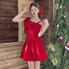 批发实拍低胸荷叶边短袖大摆单肩打底连衣裙