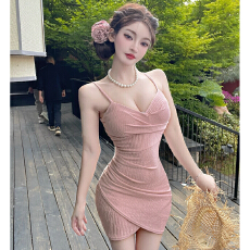 批发2026夏季新款性感低胸吊带<b class='q'>连衣裙</b>女夜场辣妹风显身材紧身包臀短裙