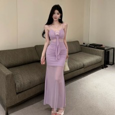 批发纯欲辣妹设计感中长款网纱连衣裙女低胸露肩吊带花朵拼接褶皱裙子