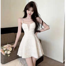 批发性感低胸V领连衣短裙夏季甜美蕾丝吊带连衣裙女<b class='q'>时尚</b>收腰蛋糕裙子