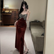批发气质性感露背低胸丝绒吊带<b class='q'>连衣裙</b>女夜总会店辣妹纯欲紧身包臀长裙