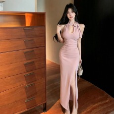 批发实拍纯欲露背挂脖连衣裙女收腰包臀显瘦U领辣妹气质<b class='q'>长裙</b>