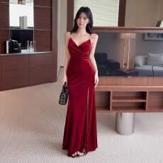 批发法式设计感金丝绒<b class='q'>吊带</b>连衣裙女秋冬季辣妹性感开叉显瘦包臀长裙子