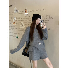 批发天猫抖音质量纯色圆领长袖毛衣针织衫上衣+毛织休闲<b class='q'>短裤</b>两件套装