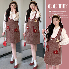 批发<b class='q'>孕妇装</b>莓果花园红色背心裙女2026春季新款新年战袍短款毛呢连衣裙