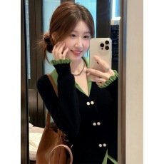 批发黑绿撞色假两件v领<b class='q'>毛衣</b>针织开衫女2026秋冬季新款通勤高级感上衣