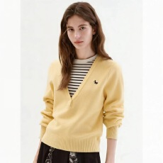 批发淡黄色V领拼接条纹内搭假两件针织衫毛衣女春季2026超火减龄<b class='q'>上衣</b>