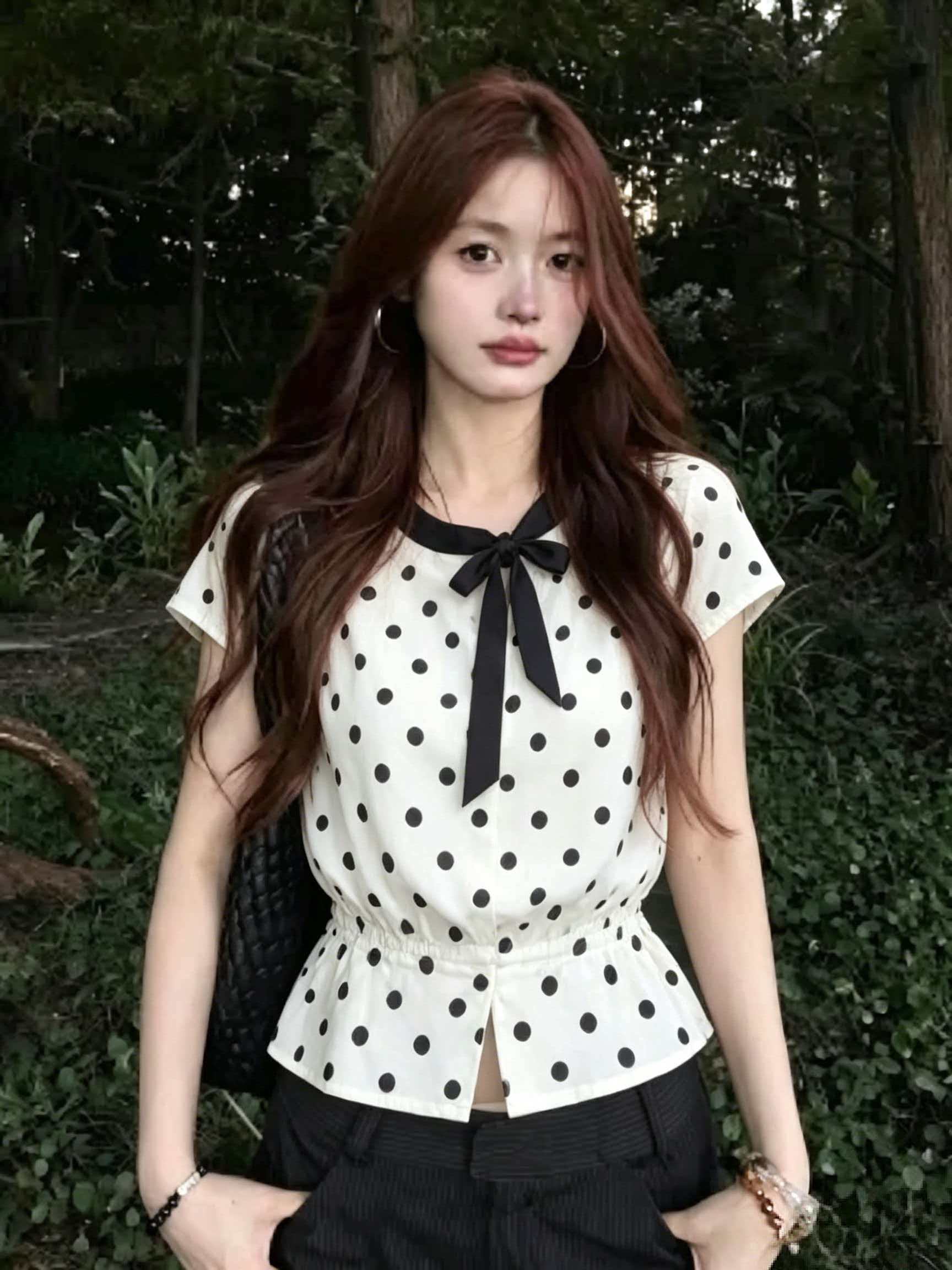 BY26770# 白色波点蝴蝶结收腰短袖衬衫衬衣女夏季绝美绝绝子氛围感上衣 服裝批發女裝批發服飾貨源