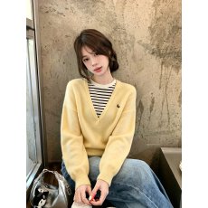批发奶黄色宽松T恤女装2026早秋长袖V领慵懒松弛感秋季穿搭高级感上衣