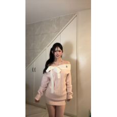 批发韩版甜辣风粉色一字肩针织毛衣裙秋冬季别致蝴蝶结系带长袖包臀裙