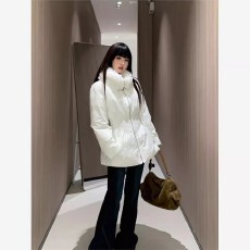 韩系收腰设计感毛领棉服女冬季新款超好看白色大翻领派克棉袄外套