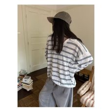 批发宽松揭潮坊条纹圆领长袖T恤女春秋外穿<b class='q'>大码</b>显瘦上衣休闲<b class='q'>打底衫</b>